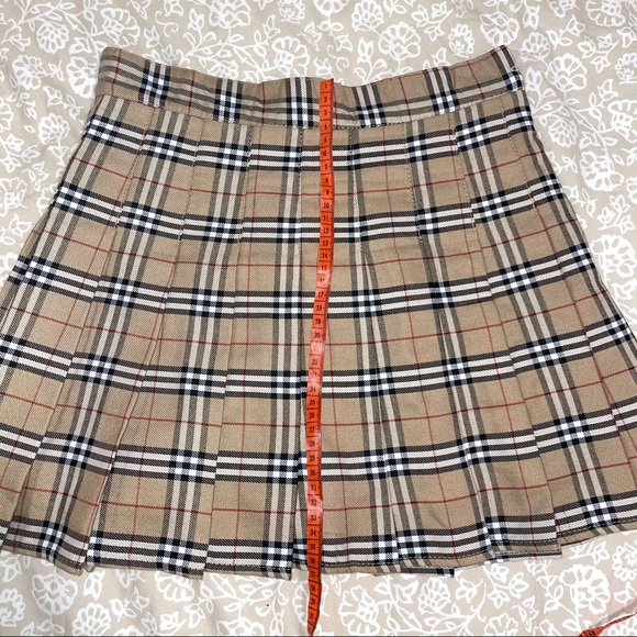 New beige pleated mini skirt - Picture 2 of 4